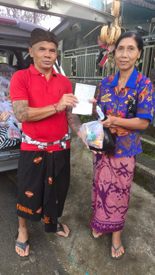 KEGIATAN POSYANDU DAN BANK SAMPAH BERJALAN BERDAMPINGAN